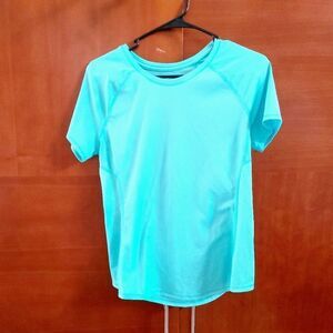 Old Navy women's active wear semi-fitted short sleeve shirt